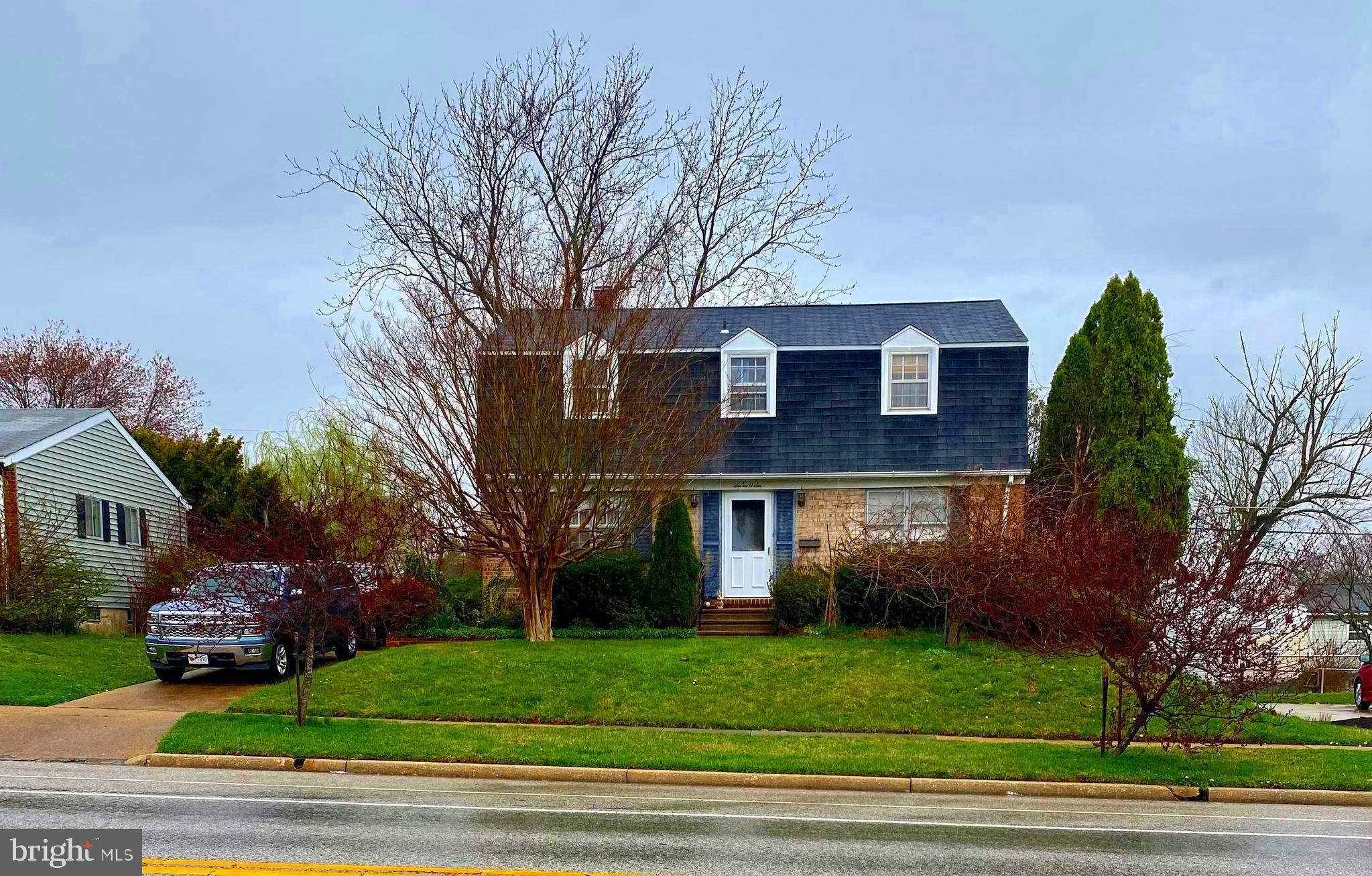 Come on in! This home is looking for your love!