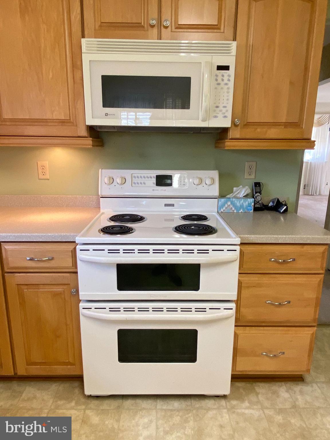 706 Crosby Road Baltimore, MD 21228 - Photo 18 of 89 double oven and microwave