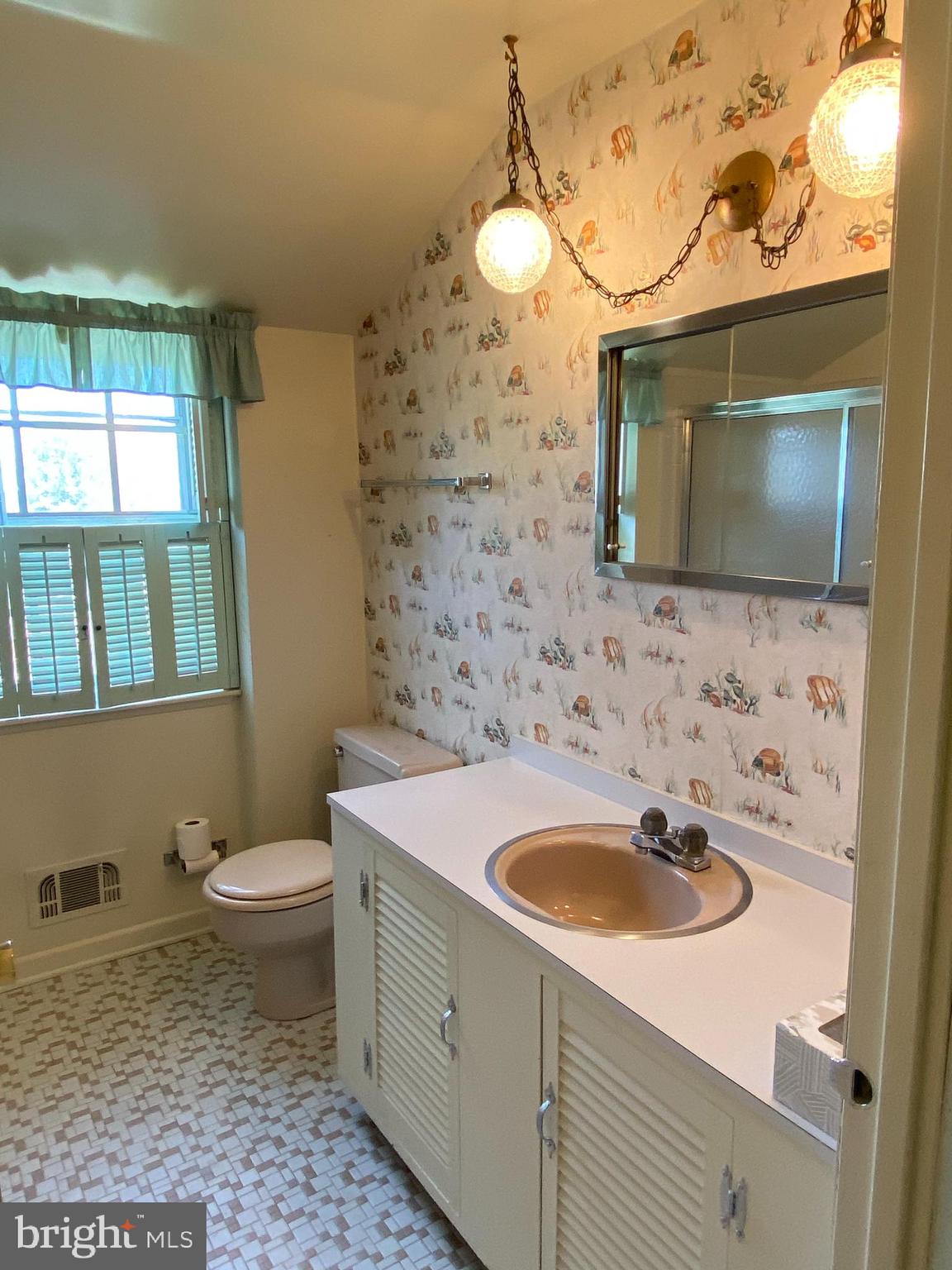 706 Crosby Road Baltimore, MD 21228 - Photo 37 of 89 Hall bath upstairs