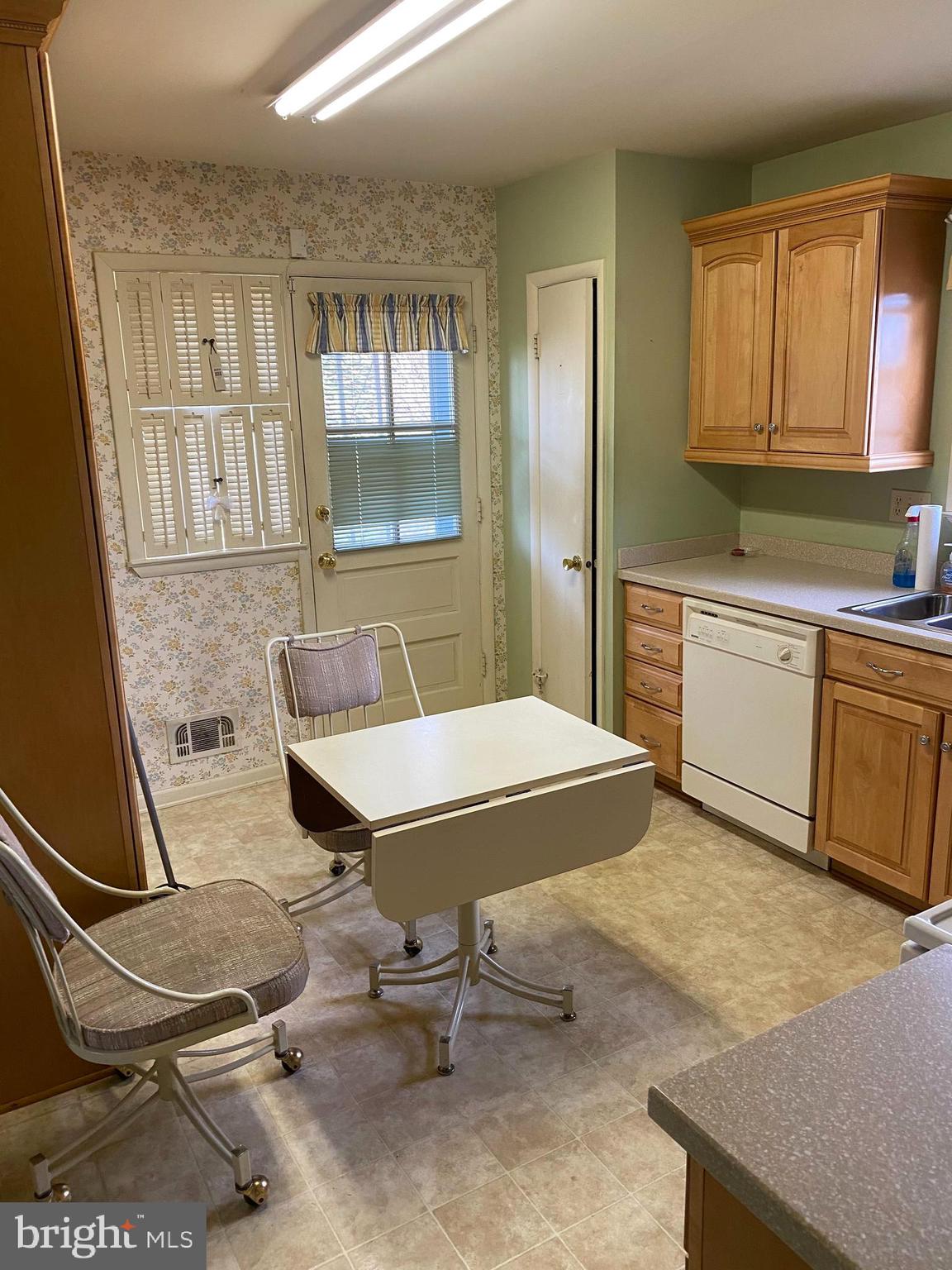 706 Crosby Road Baltimore, MD 21228 - Photo 10 of 89 Kitchen remodel fits a table