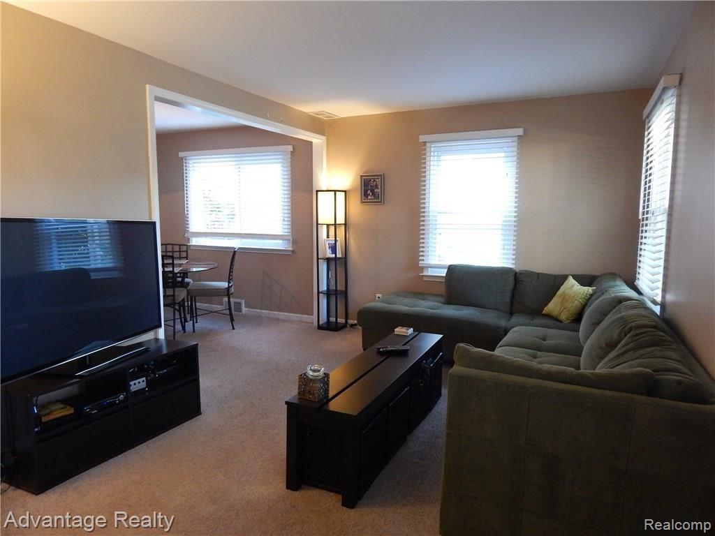 Living room 1.JPG