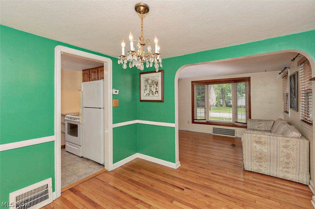 4678 Liberty Road Cleveland, OH 44121 - Photo 10 of 30 Gallery Image 10