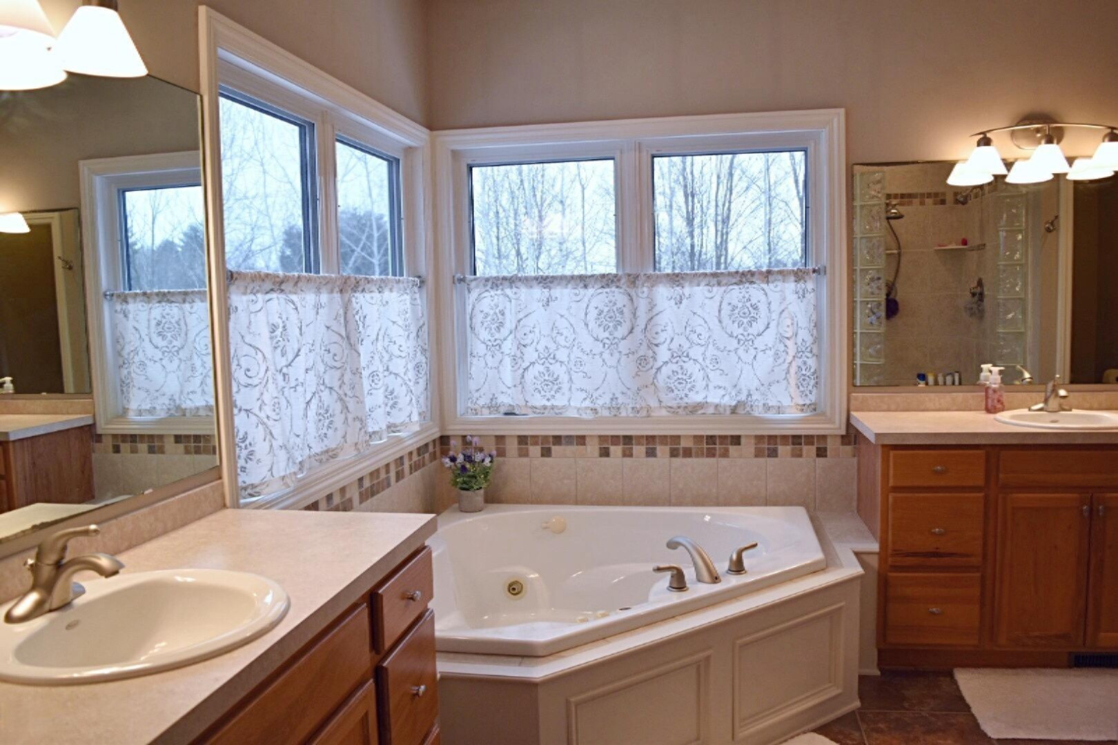 6970 Farr Road Nunica, MI 49448 - Photo 20 of 34 Master Bath/ Jet Tub
