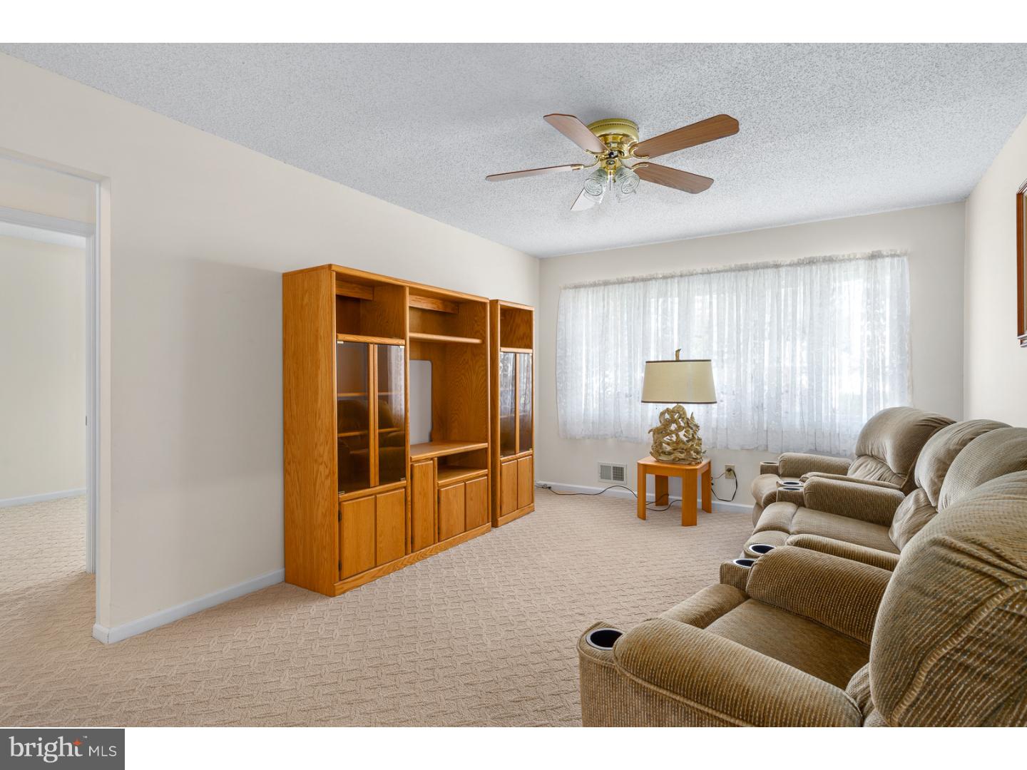 25 Mill Bend Road Trenton, NJ 08690 - Photo 9 of 28 Living Room