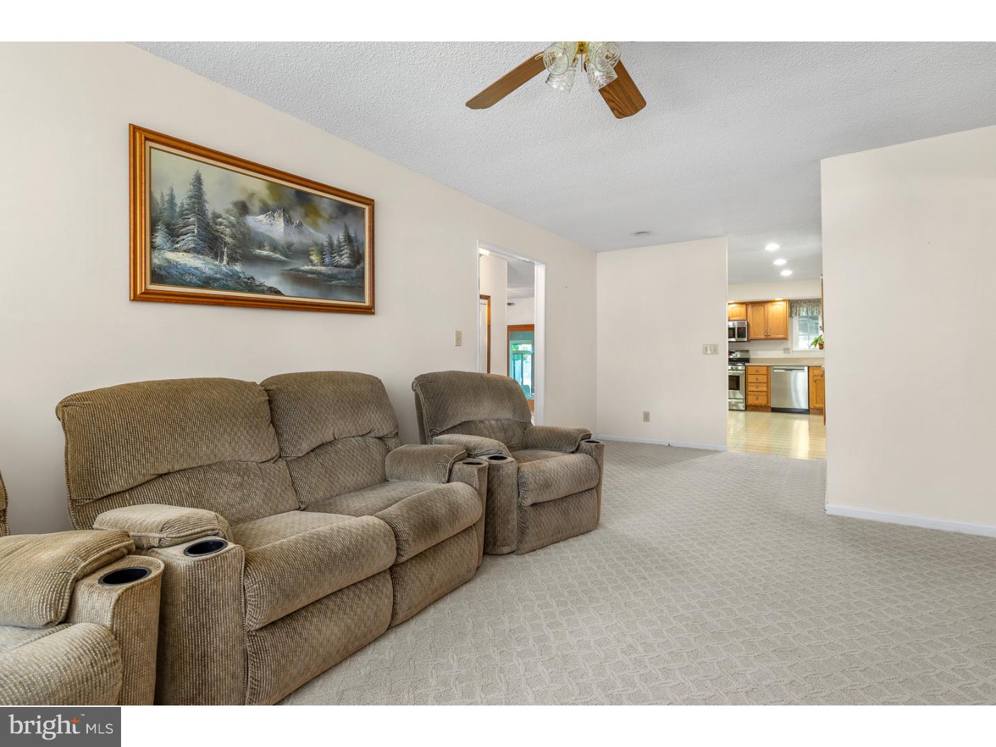 25 Mill Bend Road Trenton, NJ 08690 - Photo 10 of 28 Living Room