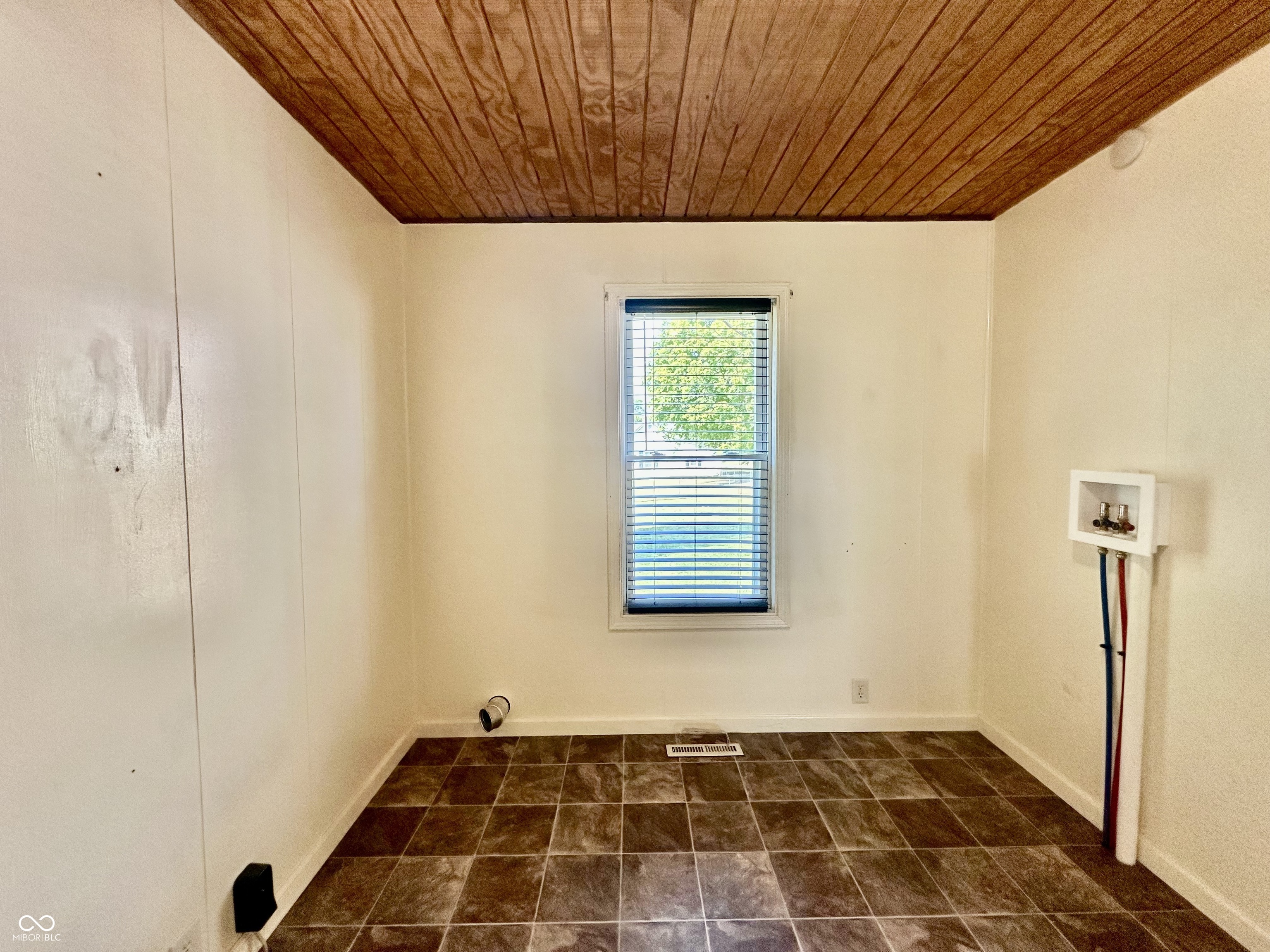 929 Washington Street Covington, IN 47932 - Photo 12 of 16