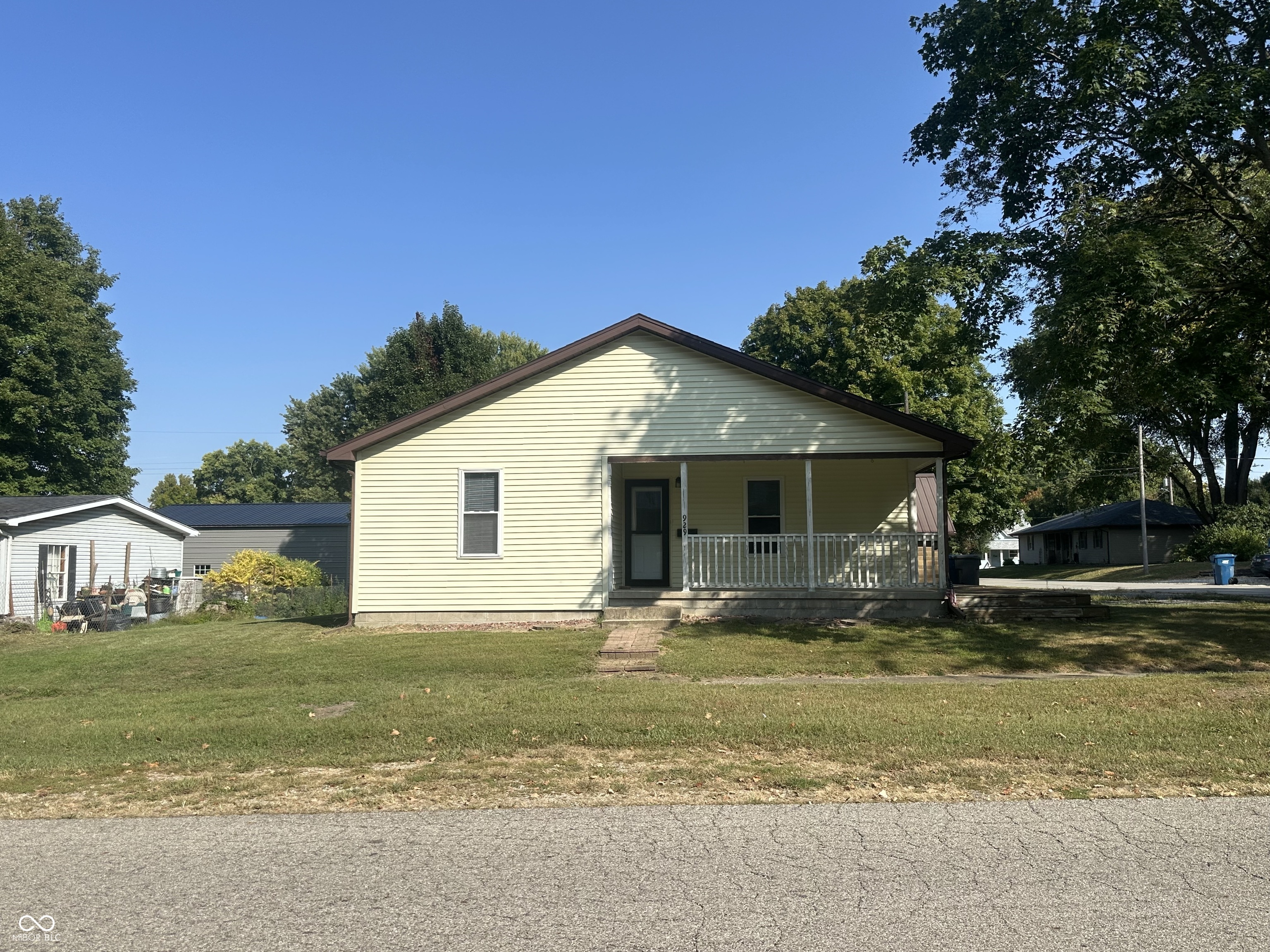 929 Washington Street Covington, IN 47932 - Photo 4 of 16