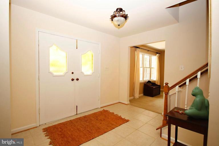 7721 Falstaff Road McLean, VA 22102 - Photo 2 of 27 Entrance / Foyer