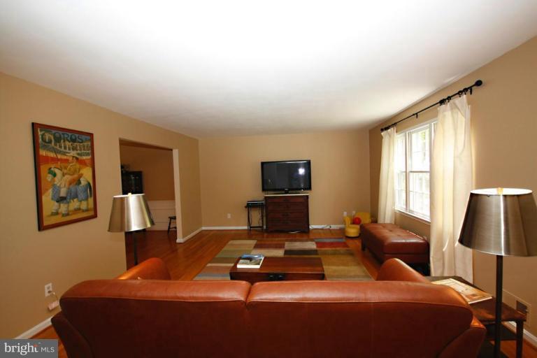 7721 Falstaff Road McLean, VA 22102 - Photo 4 of 27 Living Room #2