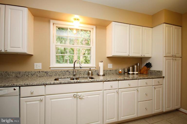 7721 Falstaff Road McLean, VA 22102 - Photo 9 of 27 Kitchen