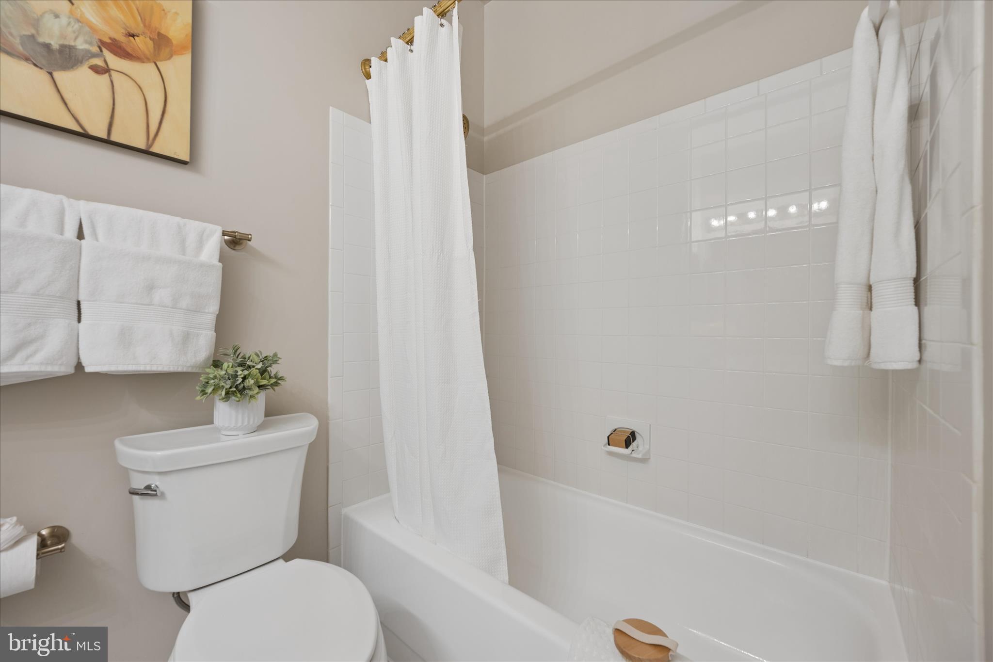 8900 Ellsworth Court Silver Spring, MD 20910 - Photo 59 of 86 2nd full bathroom second angle