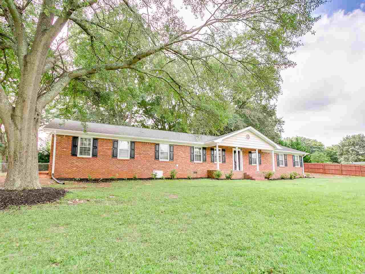 100 Montclair Road Greer, SC 29651 - Photo 3 of 33