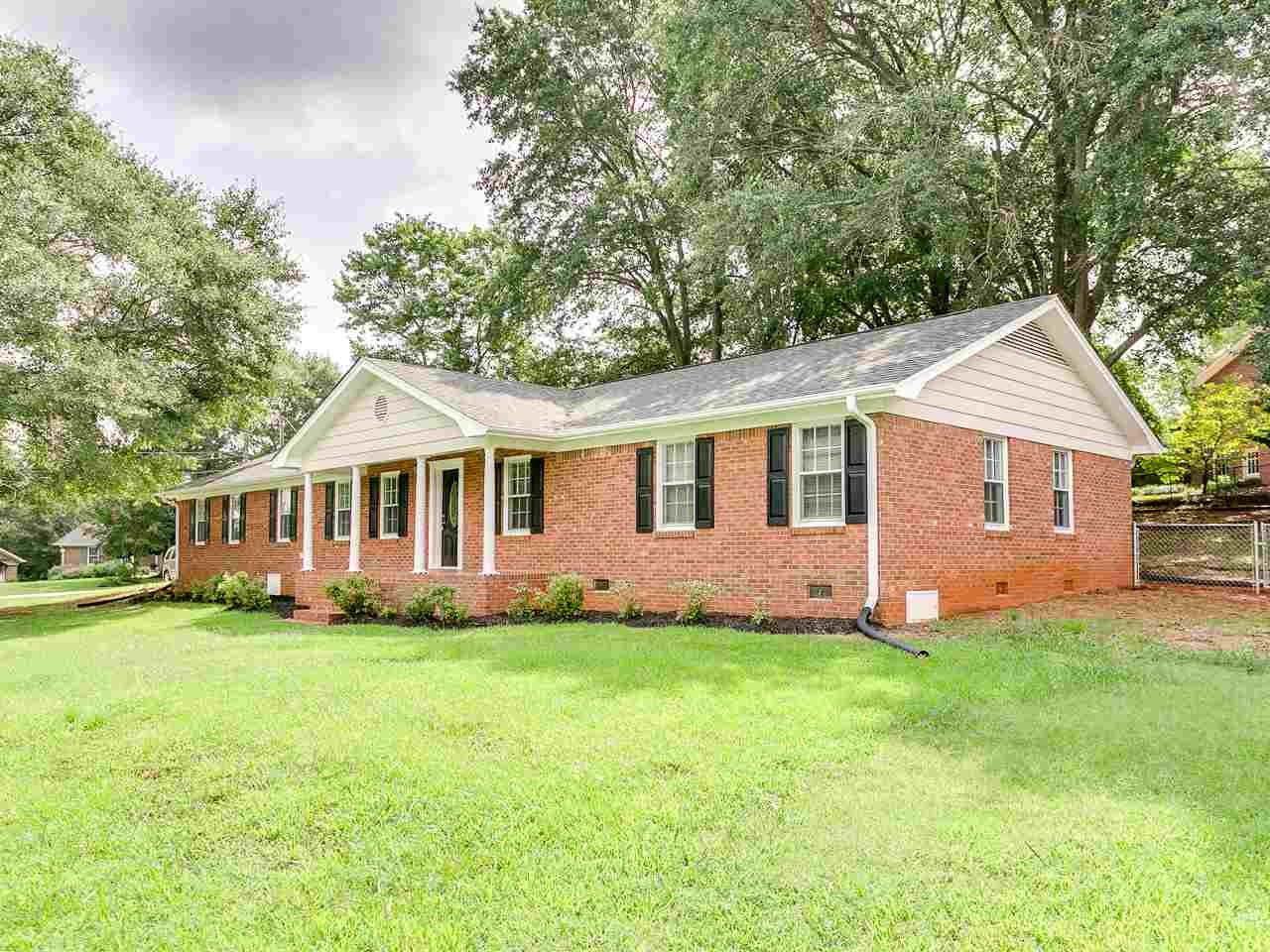 100 Montclair Road Greer, SC 29651 - Photo 5 of 33