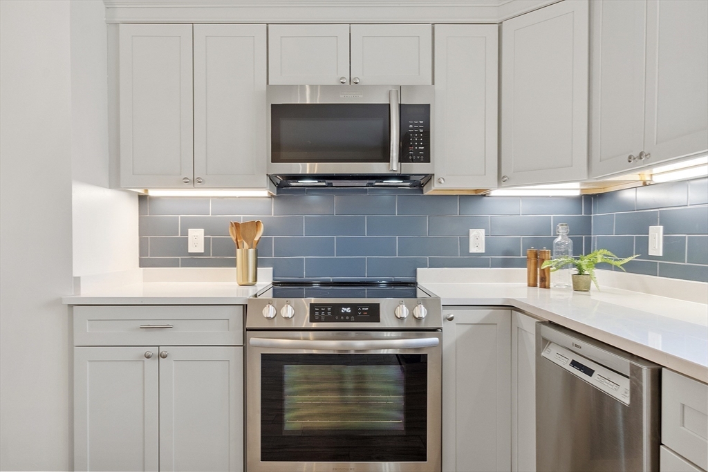 4 Parkman Road Reading, MA 01867 - Photo 7 of 34