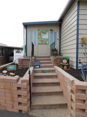 a view of entryway and hall