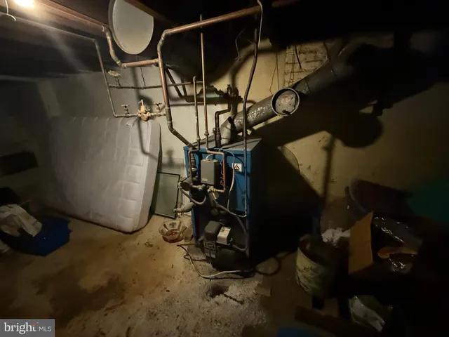 a view of a back yard of the house