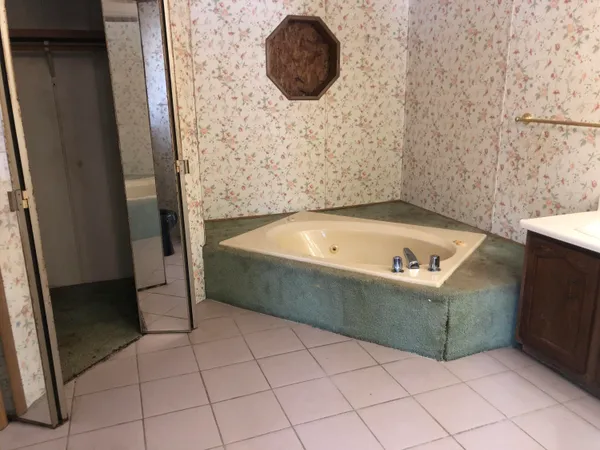 $125,000 | 10401 Ozga Street, Romulus, MI 48174