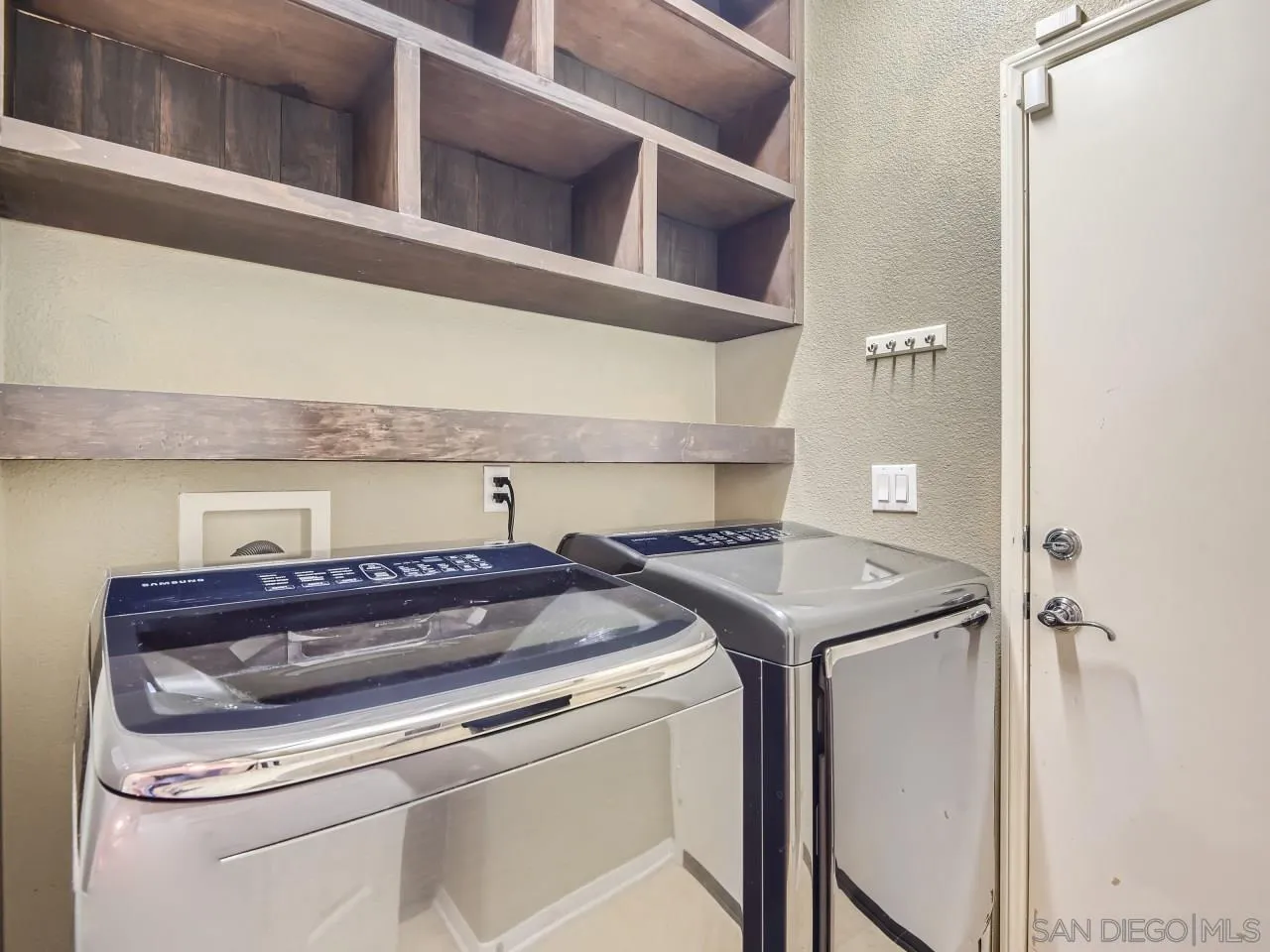31183 Tiverton Road Menifee, CA 92584 - Photo 21 of 25 a utility room with dryer and washer