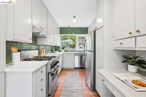 $848,000 | 233 Capricorn Avenue, Oakland, CA 94611