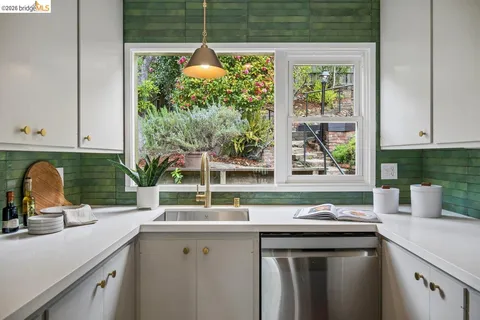 $848,000 | 233 Capricorn Avenue, Oakland, CA 94611