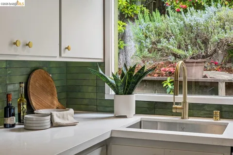 $848,000 | 233 Capricorn Avenue, Oakland, CA 94611