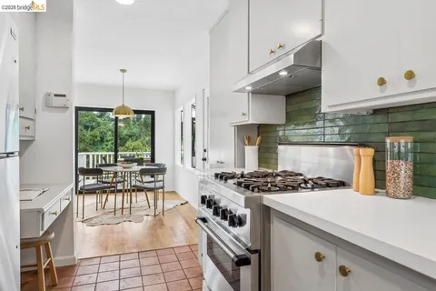 $848,000 | 233 Capricorn Avenue, Oakland, CA 94611