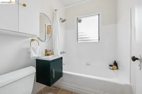 $848,000 | 233 Capricorn Avenue, Oakland, CA 94611