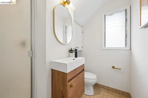 $848,000 | 233 Capricorn Avenue, Oakland, CA 94611