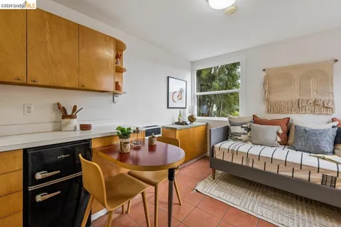 $848,000 | 233 Capricorn Avenue, Oakland, CA 94611