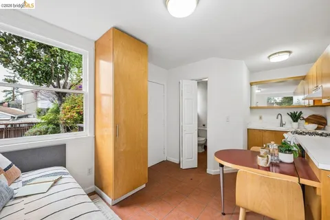 $848,000 | 233 Capricorn Avenue, Oakland, CA 94611