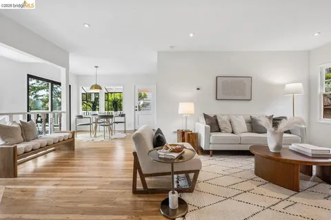 $848,000 | 233 Capricorn Avenue, Oakland, CA 94611