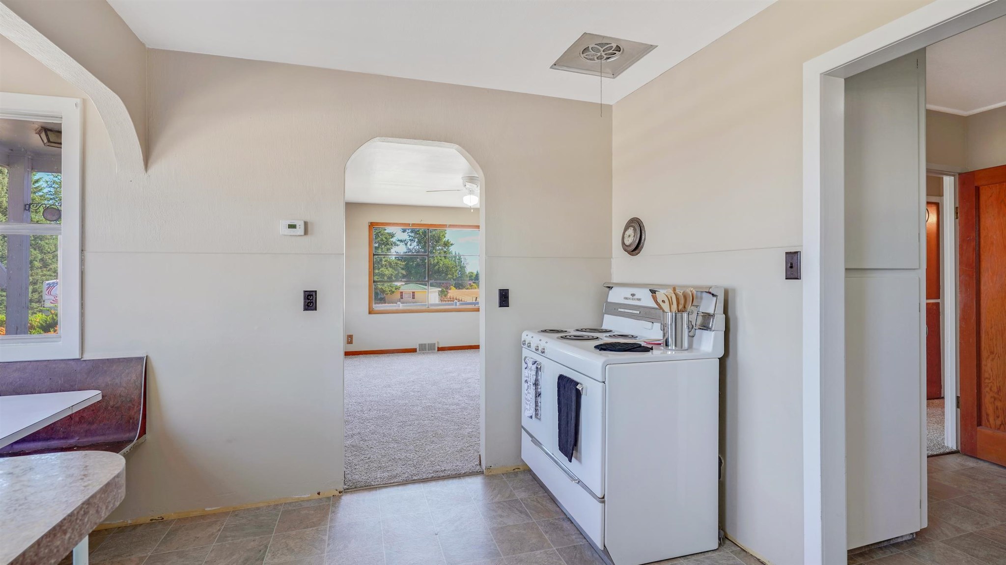 26911 North Monroe Road Deer Park, WA 99006 - Photo 7 of 35
