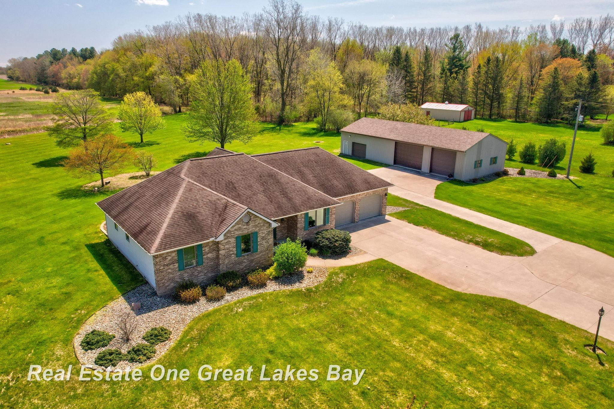 3562 North Gleaner Road Freeland, MI 48623 - Photo 2 of 56 Gallery Image 2
