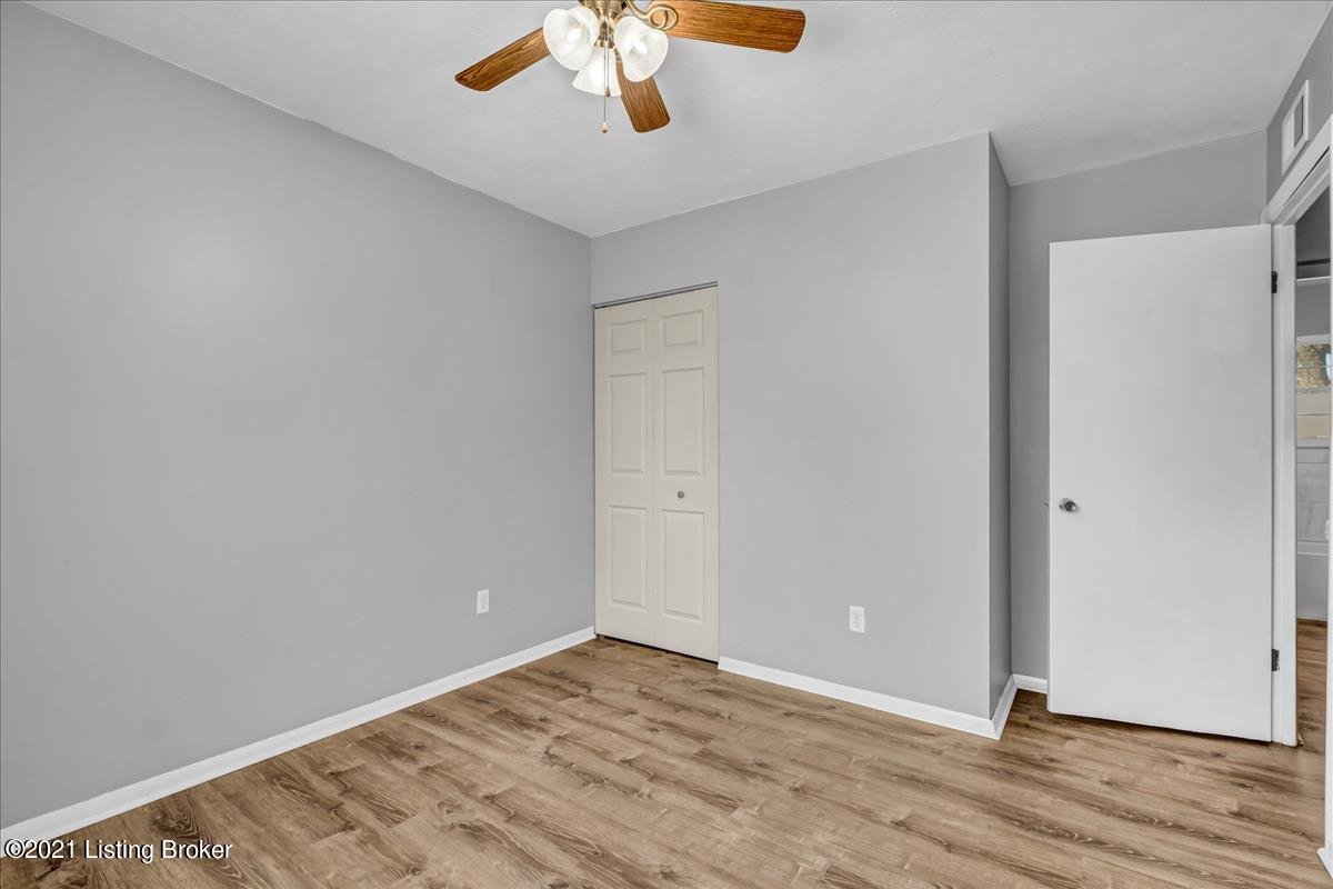 334 Meadowood Road Louisville, KY 40229 - Photo 20 of 26 Bedroom