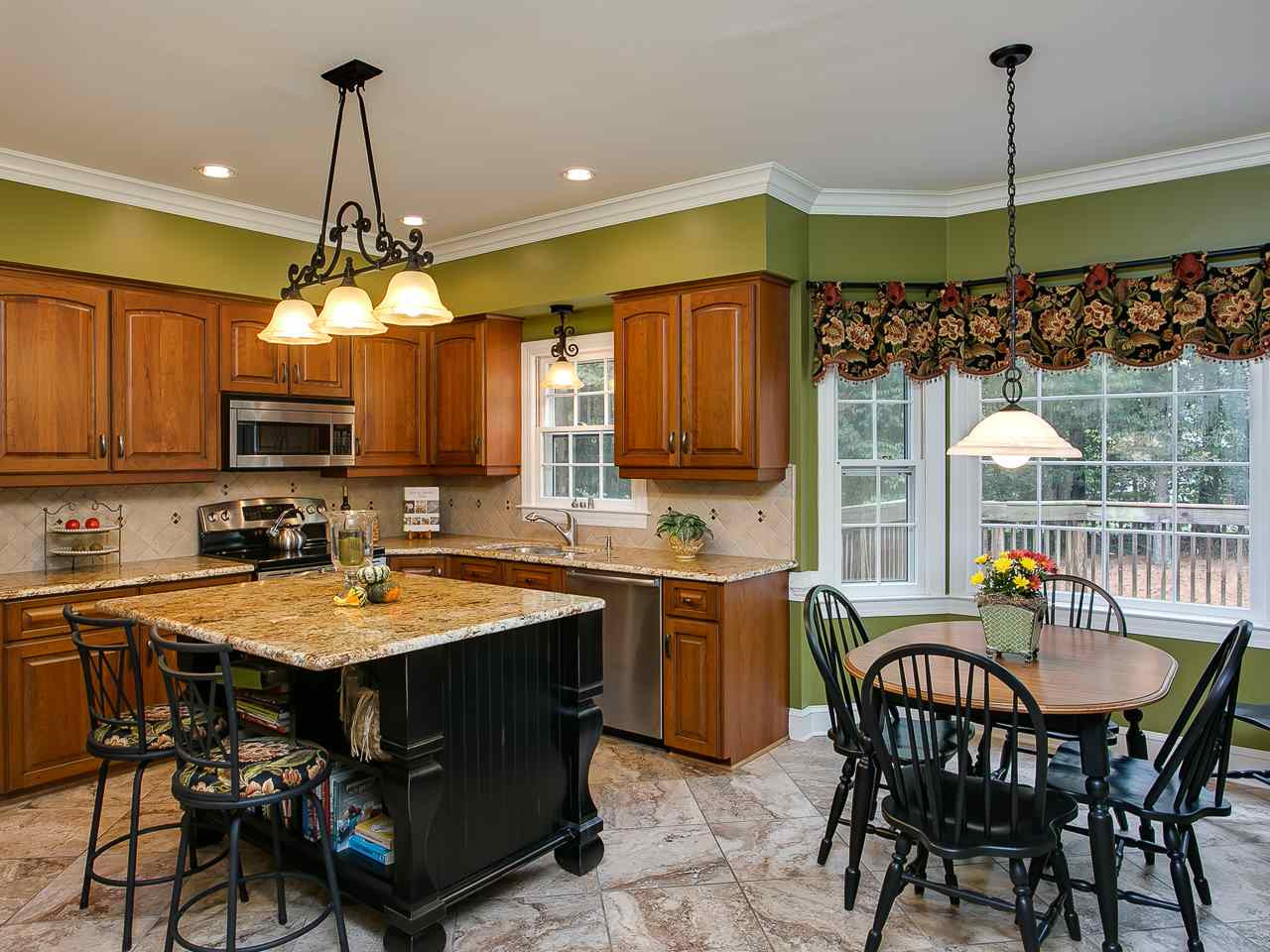 Look out the bay window while enjoying a meal at the birds and serene natural landscape. Kitchen
