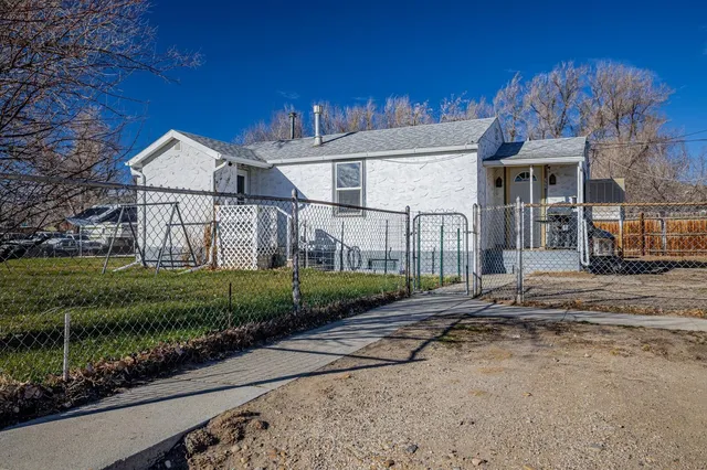 $190,000 | 222 5th Street, Mills, WY 82644