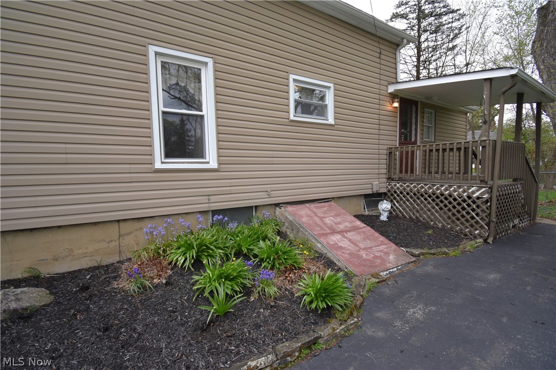 435 Simler Street Hubbard, OH 44425 - Photo 3 of 34