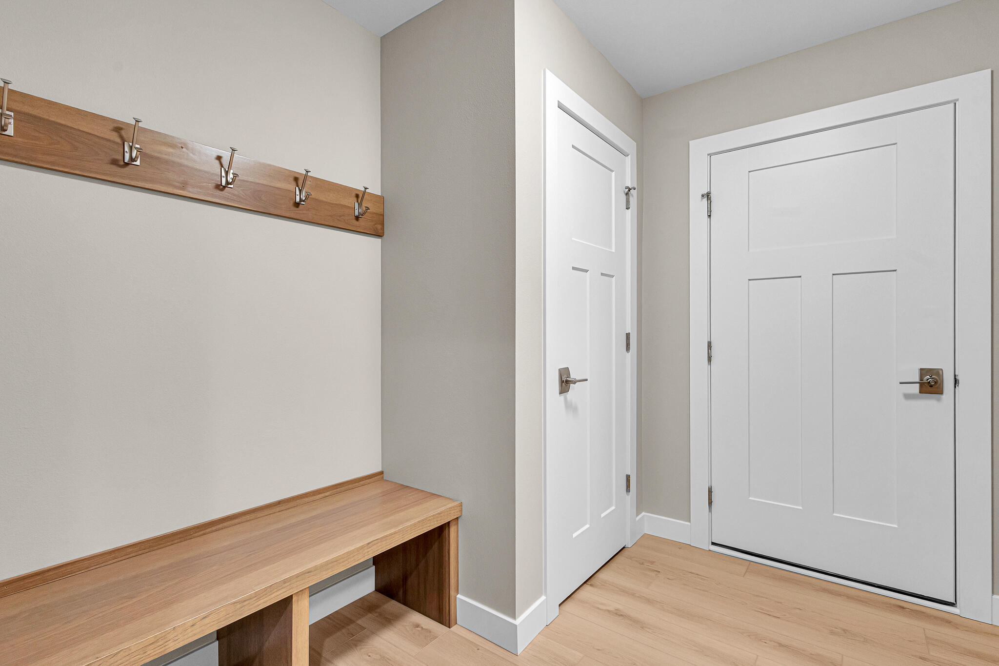 4915 Lincoln Way Sheboygan, WI 53083 - Photo 27 of 50 Mudroom
