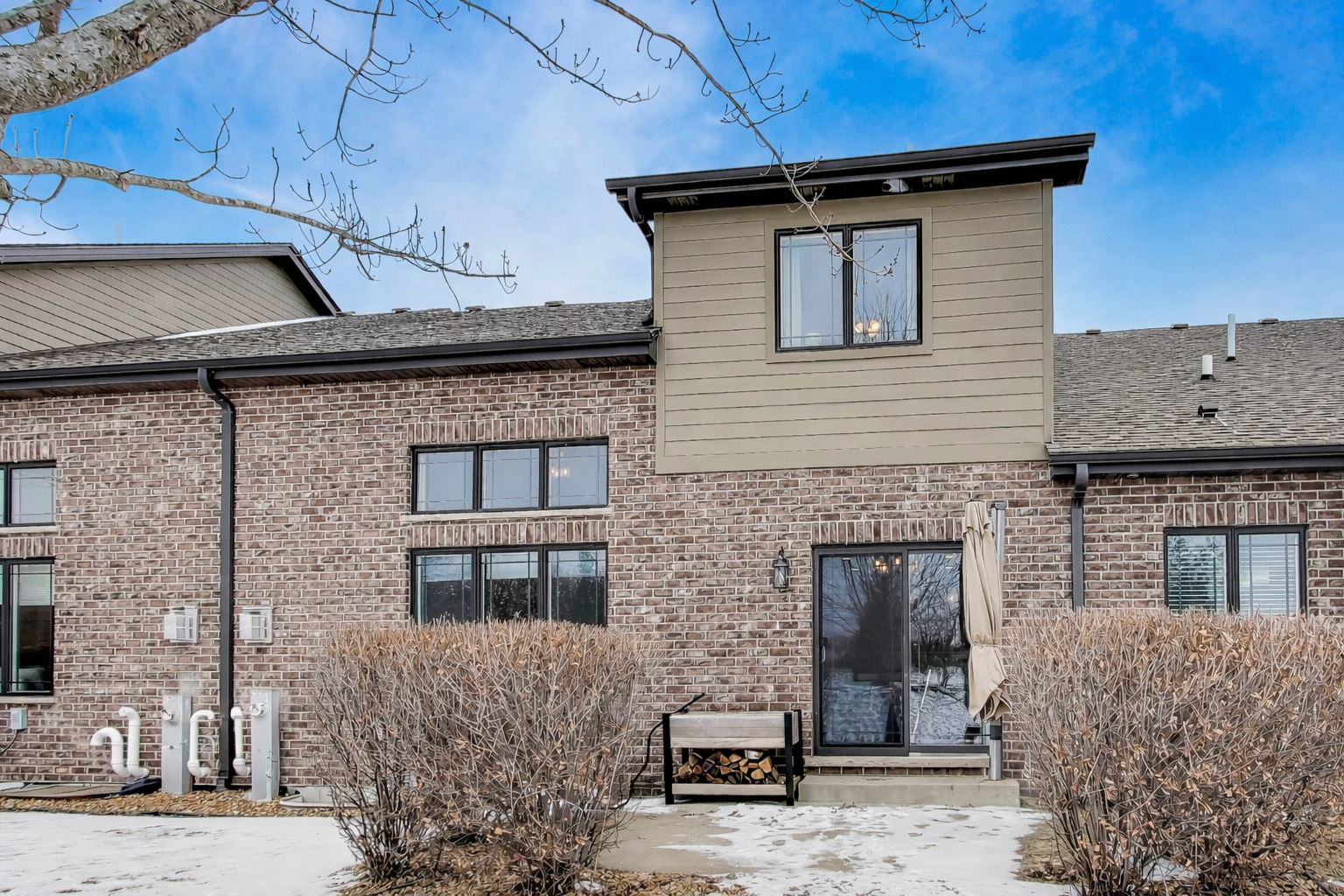 10705 Revere Circle Mokena, IL 60448 - Photo 4 of 12 a building with a large windows