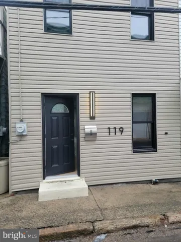 a view of a entryway of the house