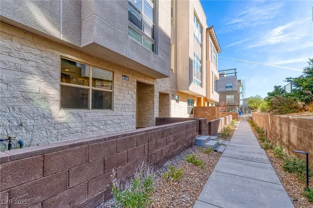 $3,400 | 643 Grey Saker Street, Las Vegas, NV 89138
