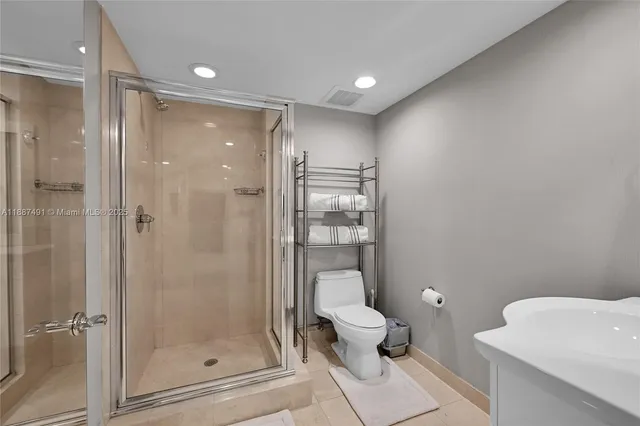 a bathroom with a toilet and a shower