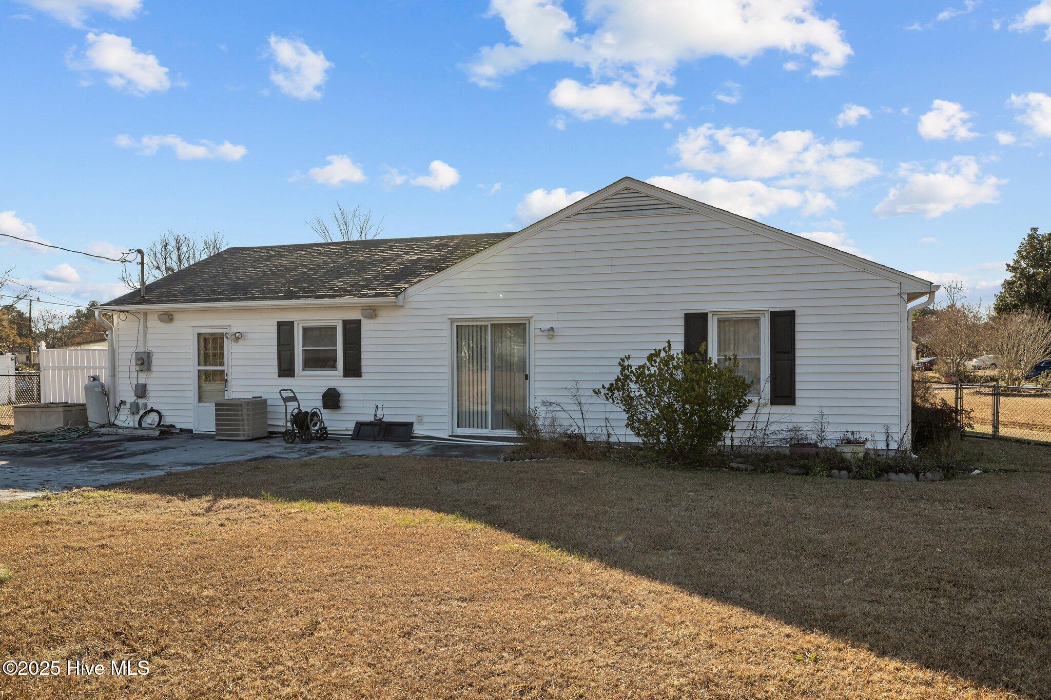 312 Murdoch Road Newport, NC 28570 - Photo 40 of 47 Back