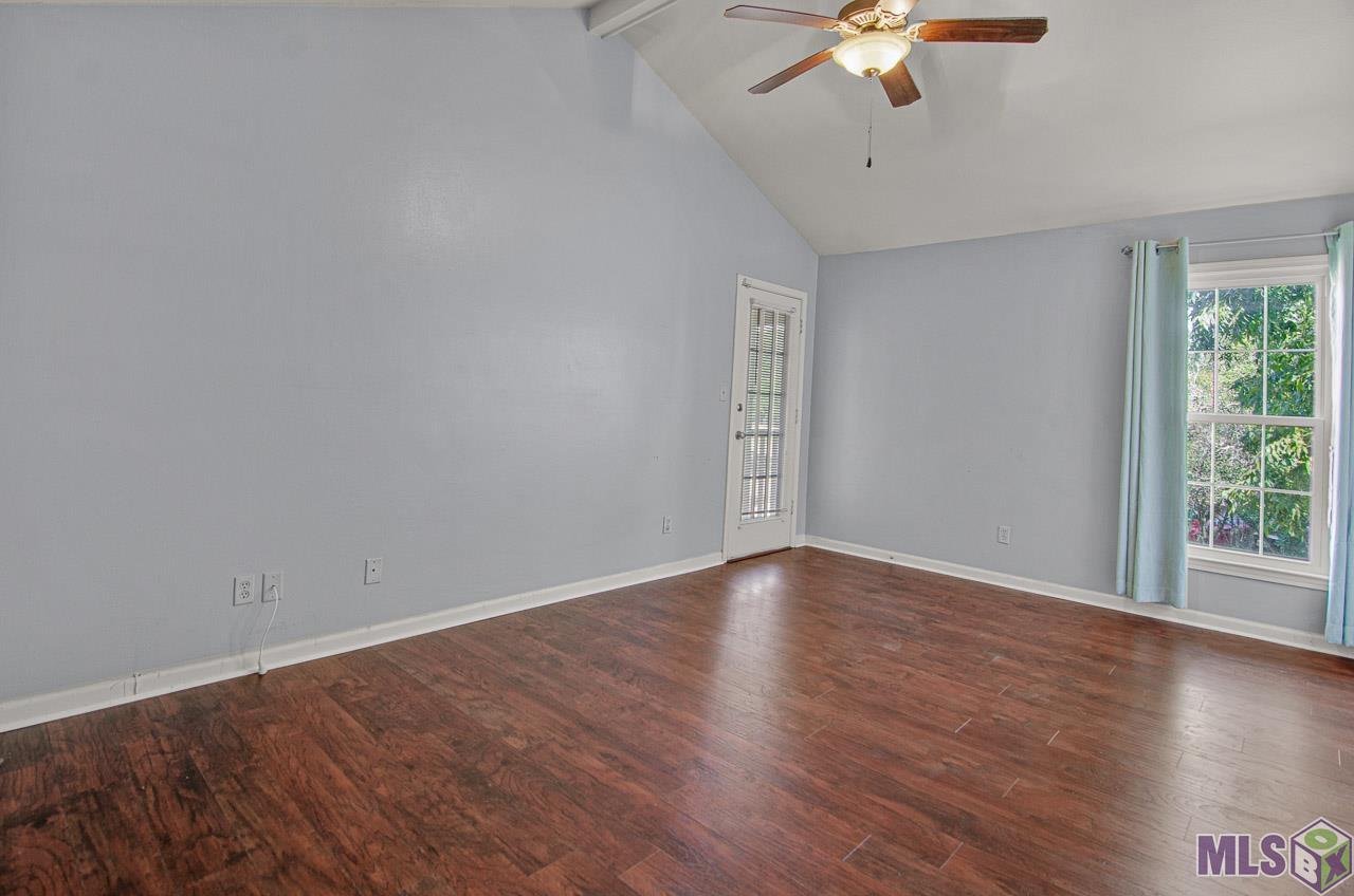 7956 Jefferson Pl Boulevard, Unit 1C Baton Rouge, LA 70809 - Photo 12 of 19 Primary Bedroom