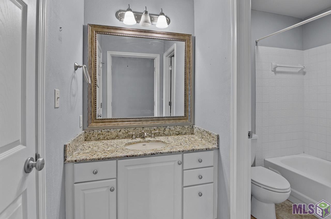 7956 Jefferson Pl Boulevard, Unit 1C Baton Rouge, LA 70809 - Photo 14 of 19 Guest Bathroom