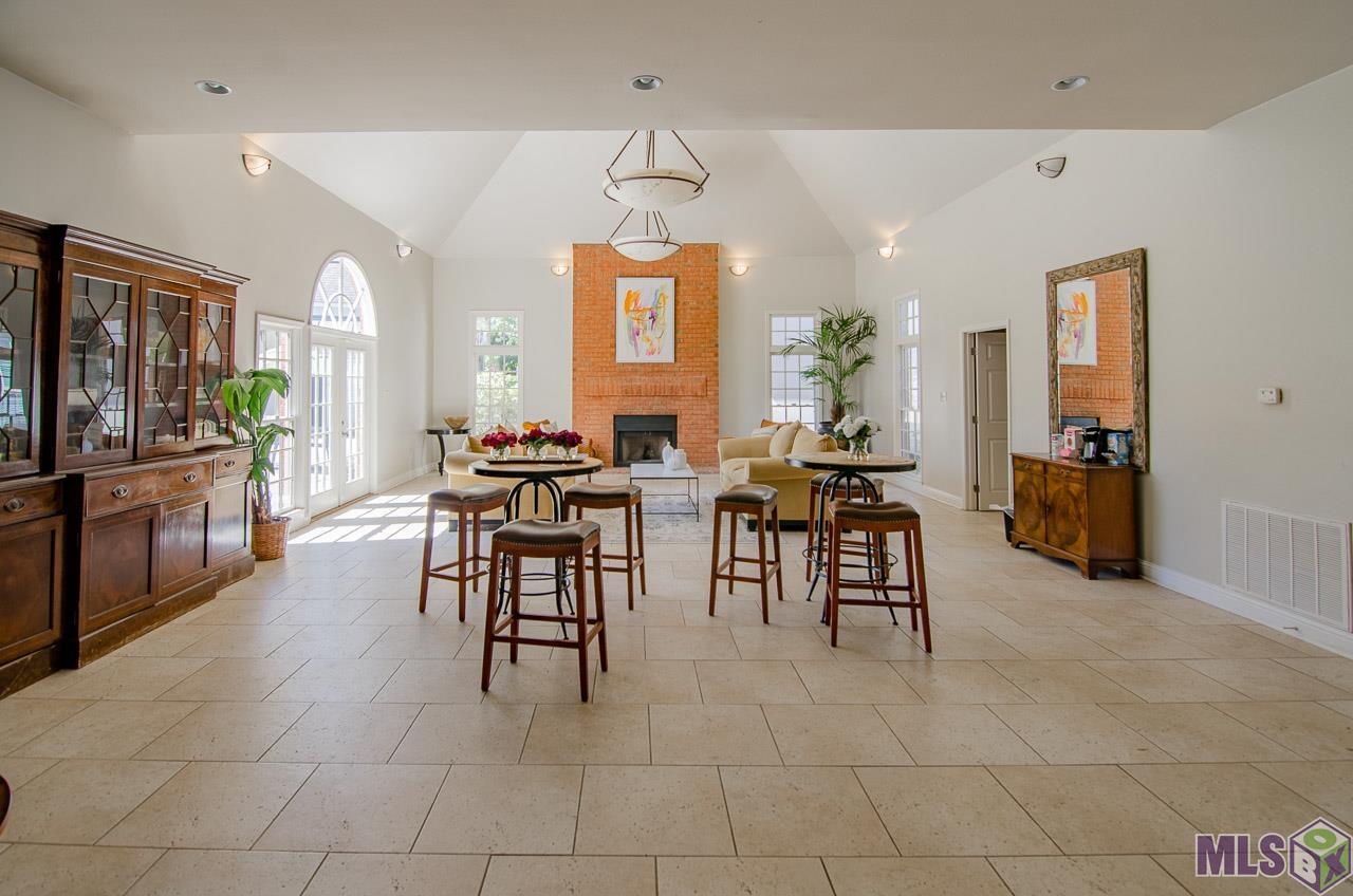 7956 Jefferson Pl Boulevard, Unit 1C Baton Rouge, LA 70809 - Photo 18 of 19 Lobby Area