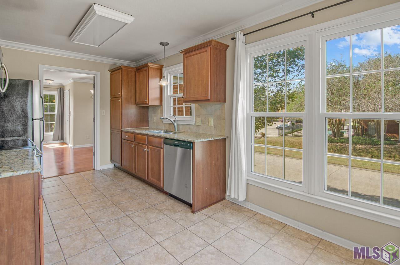 7956 Jefferson Pl Boulevard, Unit 1C Baton Rouge, LA 70809 - Photo 8 of 19 Kitchen