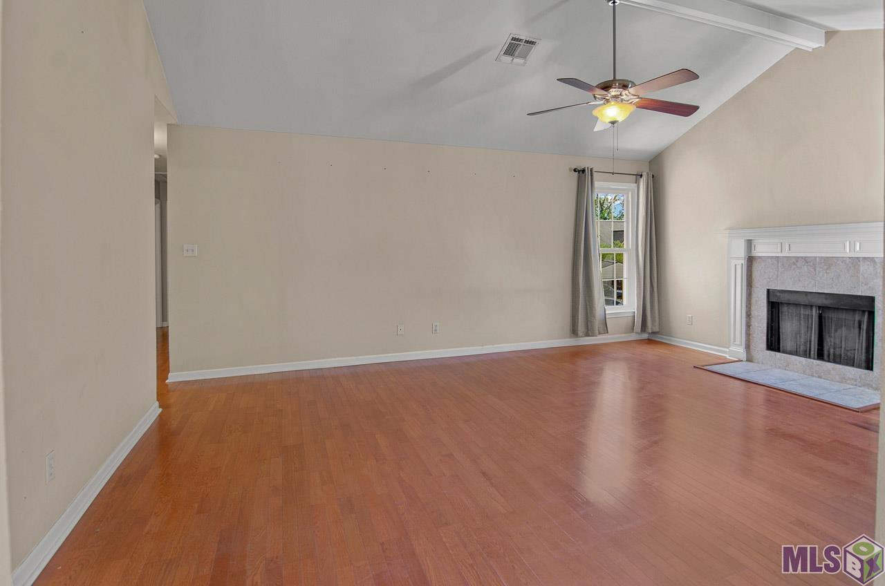 7956 Jefferson Pl Boulevard, Unit 1C Baton Rouge, LA 70809 - Photo 10 of 19 Living Room