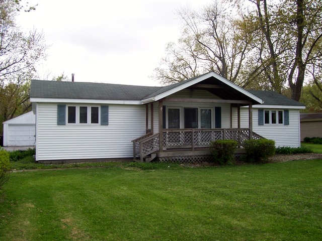 3645 Flossmoor Road Homewood, IL 60422 - Photo 1 of 10 a front view of a house with a garden