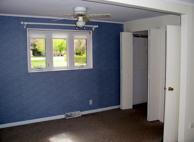 3645 Flossmoor Road Homewood, IL 60422 - Photo 5 of 10 an empty room with a window and a ceiling fan